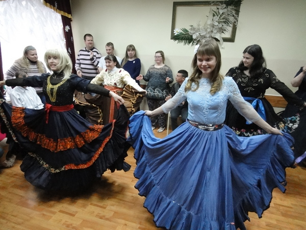 Настоящий праздник для своих родителей устроили молодые люди, посещающие ОДПИ  Октябрьского района