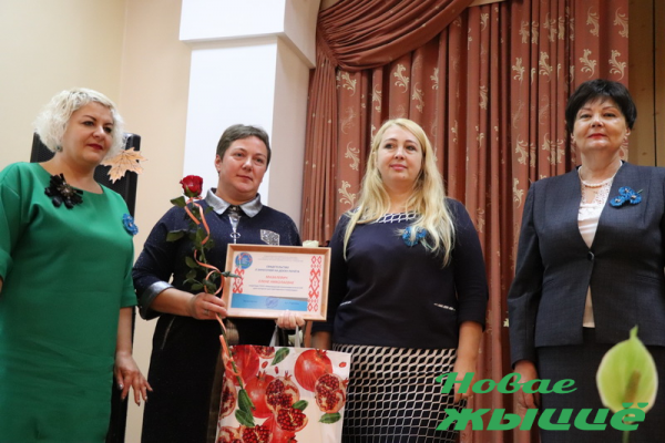 В преддверии Дня матери в Новогрудке чествовали женщин учреждений социальной защиты, многодетных мам и мам, воспитывающих детей-инвалидов