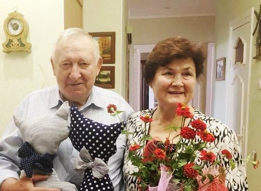 В Октябрьском районе к 75-летию области  посетили семейные пары 75-летних пожилых