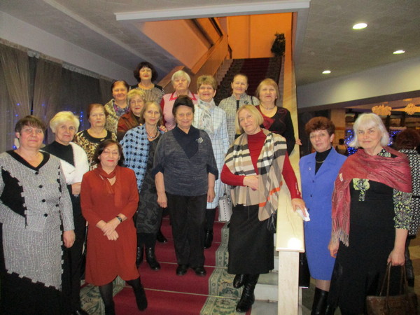 Пожилые люди Зельвенского района посетили Гродненский драмтеатр