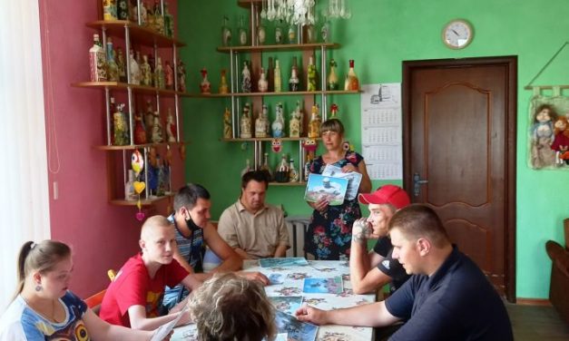 Специалисты и посетители ОДПИ  УТЦСОН «Теплый дом» (г. Сморгонь)  приняли участие в акции  «80 лет памяти»