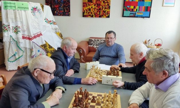 Шахматный турнир для пожилых в городе Ивье