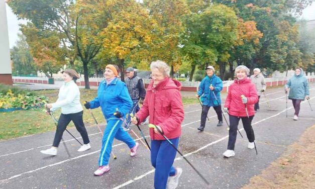 Соревнование по скандинавской ходьбе людей старшего поколения прошли в Сморгони