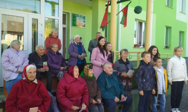 Музыкальное поздравление в ОКП для граждан пожилого возраста и инвалидов ТЦСОН Новогрудского района