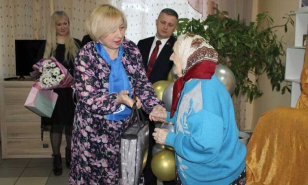 Со 105-летием поздравили самую пожилую жительницу Дятловского района – Юлию Флориановну Гульник