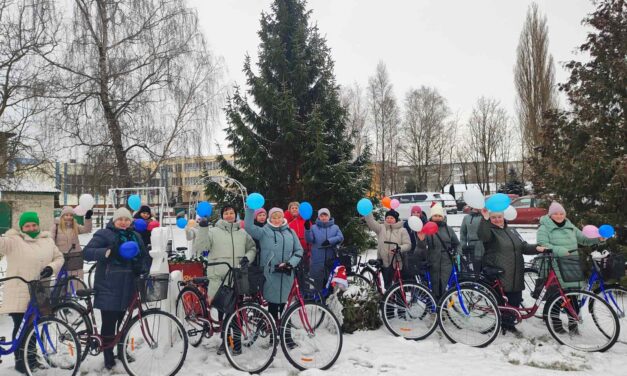 <strong>Новые велосипеды получили 75 социальных работников</strong> <strong>Сморгонского района</strong>