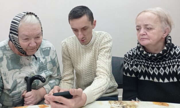 Занятие по освоению смартфона для незрячих прошло в ТЦСОН Волковысского района