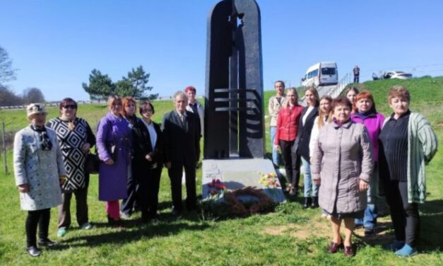 Посетители ЦСОН Кореличского района приняли участие в памятной акции «В память о жертвах фашизма