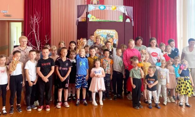Посетители ТЦСОН Вороновского района побывали в гостях у ребят Жирмунской средней школы с представлением