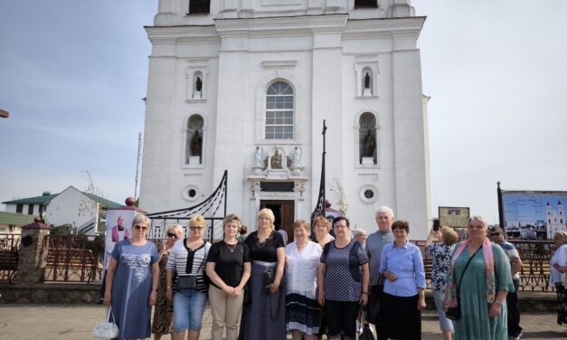 По святым местам Гродненского края отправились посетители ТЦСОН Ошмянского района