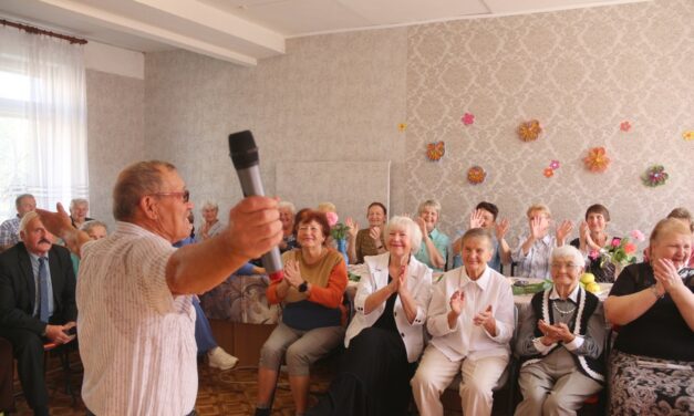 Не только возраст, но и песни нас объединяют