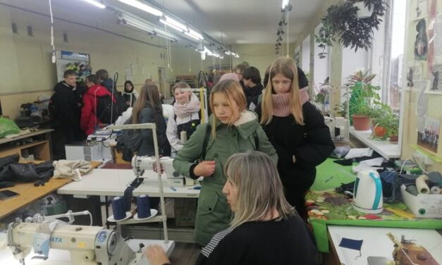 <strong>«День с предприятием» школьники провели на базе Берестовицкого быткомбината</strong>