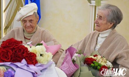 Не что иное, как подвиг. В Волковыске чествовали со 100-летним юбилеем единственных в Беларуси сестер-двойняшек Тамару Антоновну Калиновскую и Ларису Антоновну Байбус