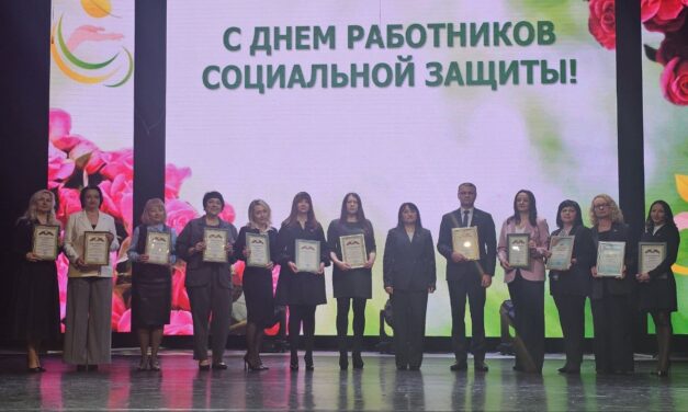 Во Дворце культуры г.Лиды состоялось тождественное мероприятие «Заботливые руки и добрые сердца» ко Дню работников социальной