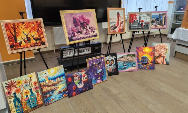 выставка-продажа изделий в рамках проекта благотворительного социального проекта “Мой мир в красках”