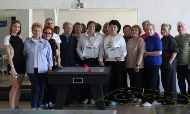 “Весна в движении!” – под таким девизом в ТЦСОН Островецкого района прошли соревнования по аэрохоккею среди граждан пожилого возраста.