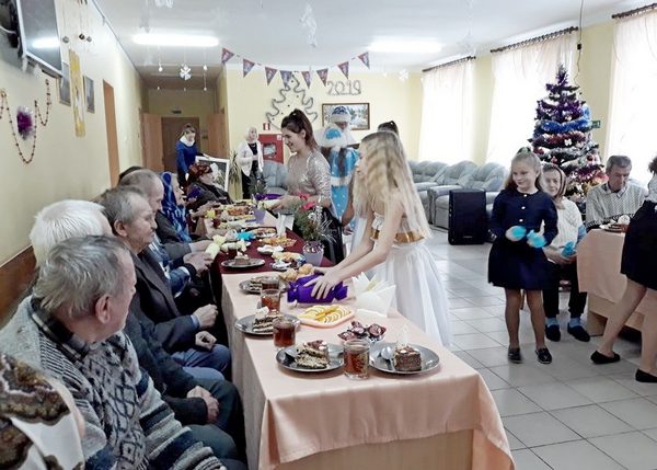 Поздравление граждан пожилого возраста с Новым 2019 годом и Рождеством Христовым.