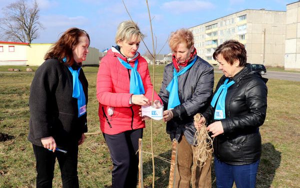 К 75-летию образования Гродненской области в г.Зельва посадили аллею знаменитых женщин Зельвенщины