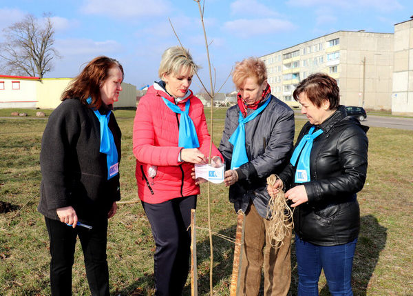 К 75-летию образования Гродненской области в г.Зельва посадили аллею знаменитых женщин Зельвенщины