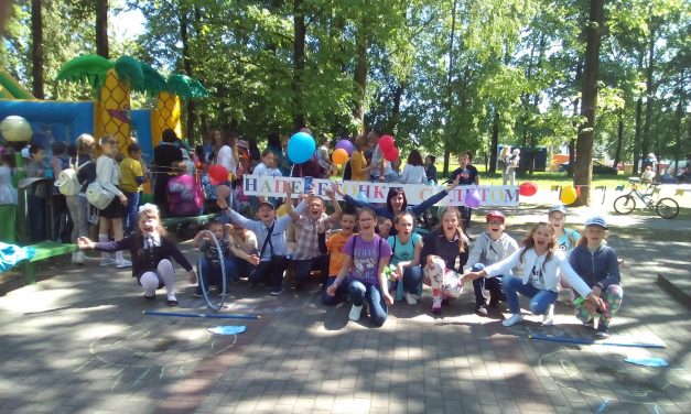 Спортивную площадку на празднике для детей организовали специалисты ТЦСОН Берестовицкого района