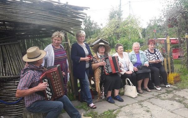 Душа поёт у пожилых в Ивьевском районе