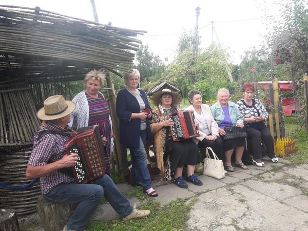Душа поёт у пожилых в Ивьевском районе