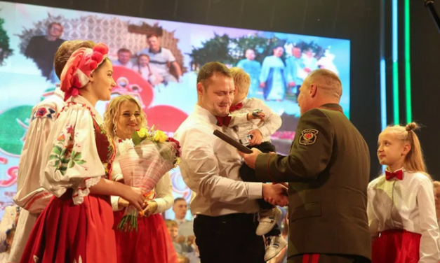 Семья Андрея и Людмилы Качура из Лиды заняла третье место на республиканском этапе конкурса «Семья года»
