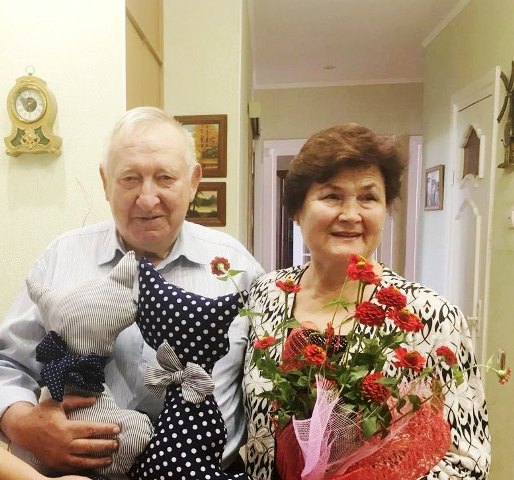 В Октябрьском районе к 75-летию области  посетили семейные пары 75-летних пожилых
