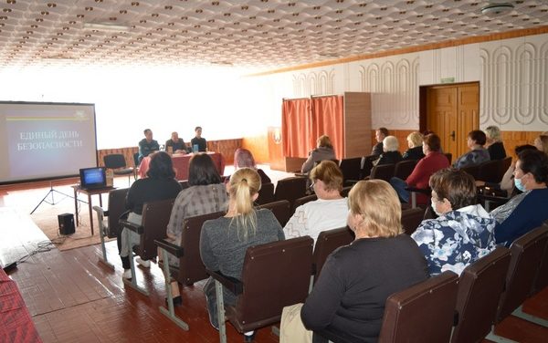  Встреча с жителями Ладеникского сельского совета в рамках акции «Уют и безопасность каждому»