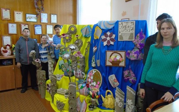 Выставки творчества  в ЦСОН Дятловского района
