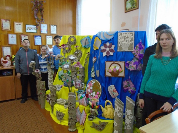 Выставки творчества  в ЦСОН Дятловского района