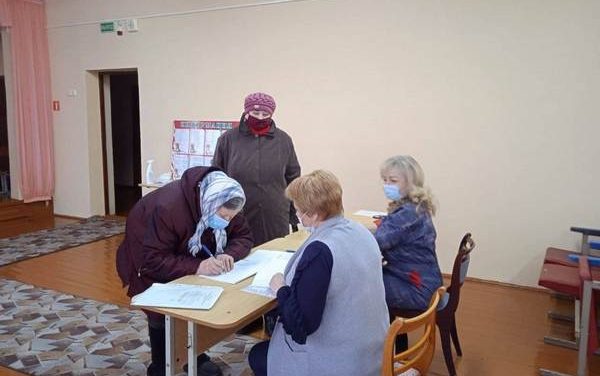 Продолжается досрочное голосование на участках Слонимского района