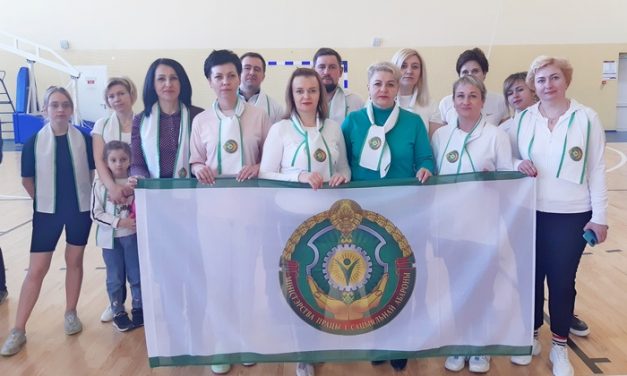 Сборная команда социальных служб Новогрудского района приняла участие в районной спартакиаде среди руководящих работников