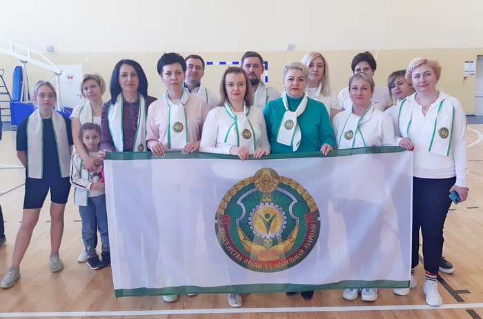 Сборная команда социальных служб Новогрудского района приняла участие в районной спартакиаде среди руководящих работников
