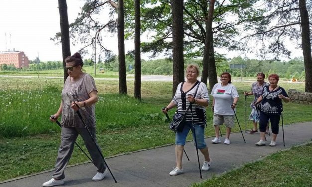 Час скандинавской ходьбы для пожилых людей  «Шагаем вместе»