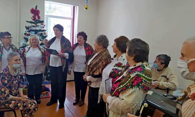 Поздравление проживающих в отделении сестринского ухода Сморгонской ЦРБ
