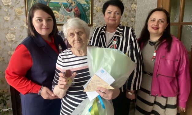 Теплые слова и подарки узникам концлагерей