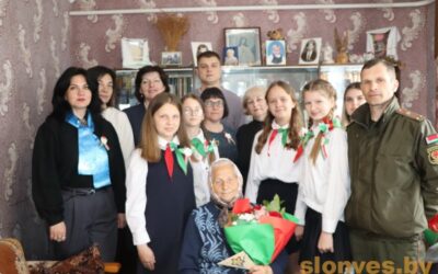 Ветераны Слонимщины принимают поздравления с Днем Победы