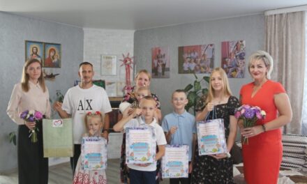 Школьный портфель собран!  Добрая традиция прижилась в коллективе центра социального обслуживания населения
