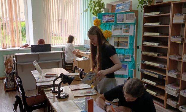<strong>Каникулы с зарплатой. Ивьевские школьники работают по программе временной трудовой занятости</strong>