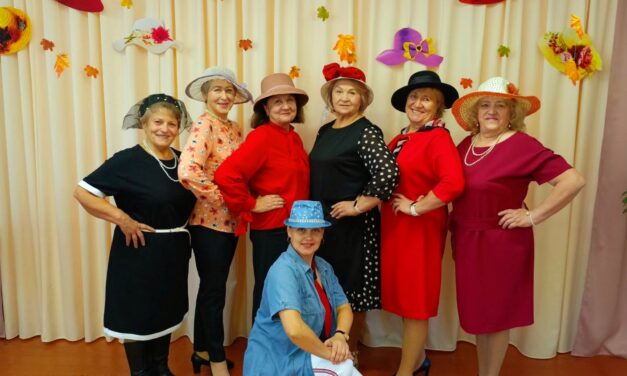 <strong>«Шляпная вечеринка!»</strong><strong></strong>