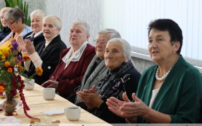 «Славим возраст золотой!» — такие слова звучали сегодня в адрес представителей старшего поколения в Радуни