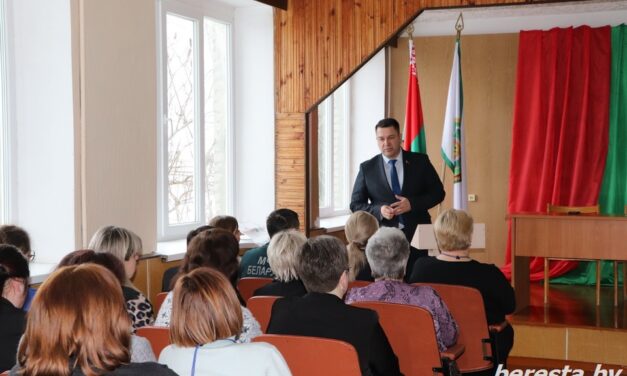Заместитель председателя Гродненского облисполкома Виктор Пранюк провел Единый день информирования в коллективе Берестовицкого ТЦСОН